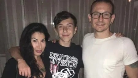 A picture of Draven Bennington with his parents.